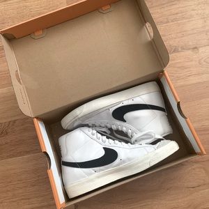 Womens Nike Blazer Mid ‘77